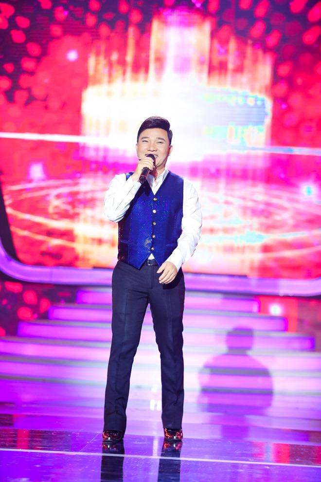 Bị chê nhạt nhẽo, Đàm Vĩnh Hưng vác nguyên chiếc xe Cub lên sân khấu làm đạo cụ Bị chê nhạt nhẽo, Đàm Vĩnh Hưng vác nguyên chiếc xe Cub lên sân khấu làm đạo cụ