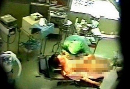 Ai chịu trách nhiệm vụ bệnh nhân U60 bị hiếp dâm?