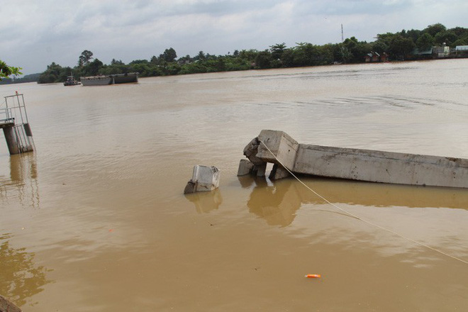 Chưa hết hạn bảo hành, kè tiền tỉ trôi xuống sông Đồng Nai