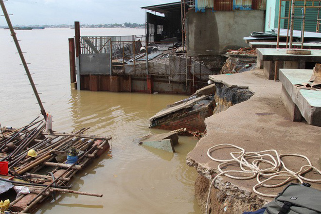 Chưa hết hạn bảo hành, kè tiền tỉ trôi xuống sông Đồng Nai