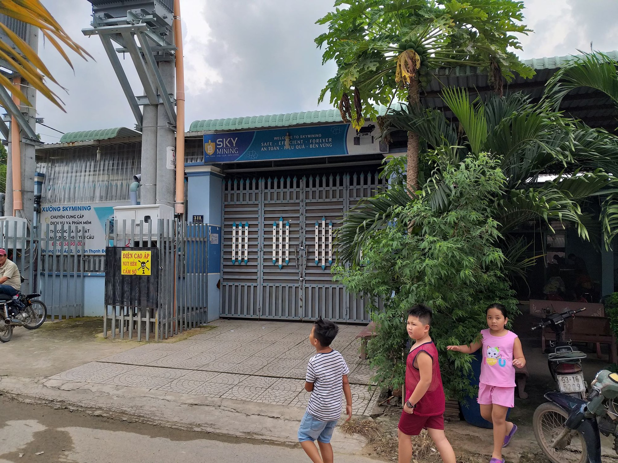 Giám đốc đầu tư đào tiền ảo cực lớn tại Việt Nam bị tố lừa hơn 800 nghìn tỉ rồi bỏ trốn, hàng trăm người ôm cục nợ khủng