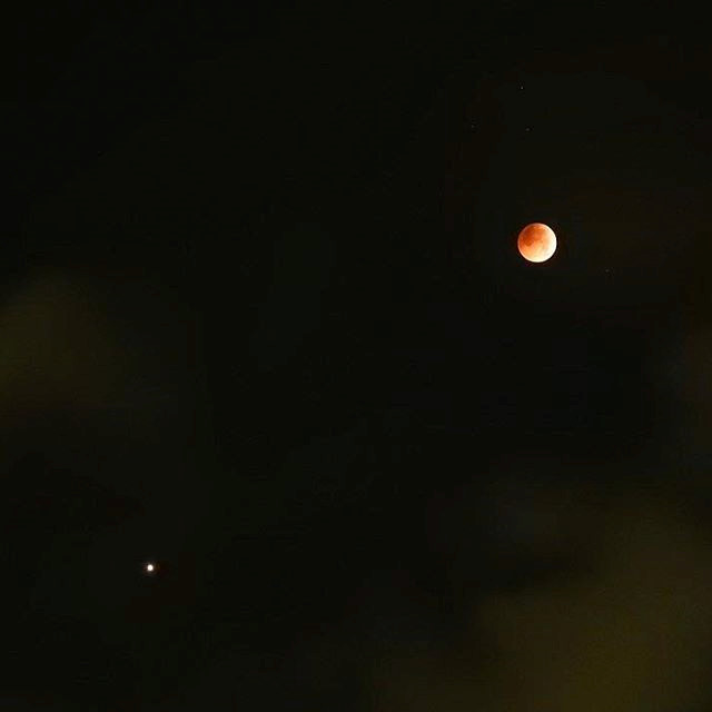 Thế giới dưới ánh sáng nguyệt thực toàn phần dài nhất trong 100 năm