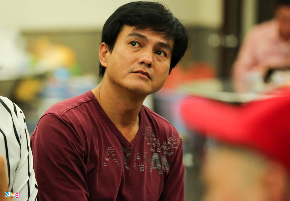 Phi Nhung, Quyền Linh đến viếng nghệ sĩ Thanh Hoàng lúc đêm muộn