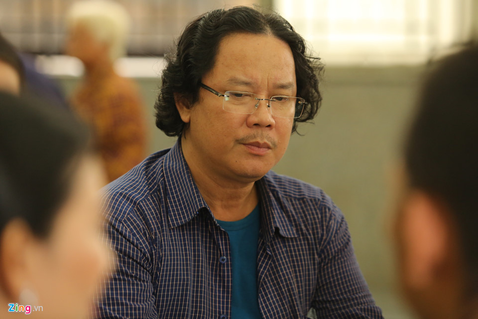 Phi Nhung, Quyền Linh đến viếng nghệ sĩ Thanh Hoàng lúc đêm muộn