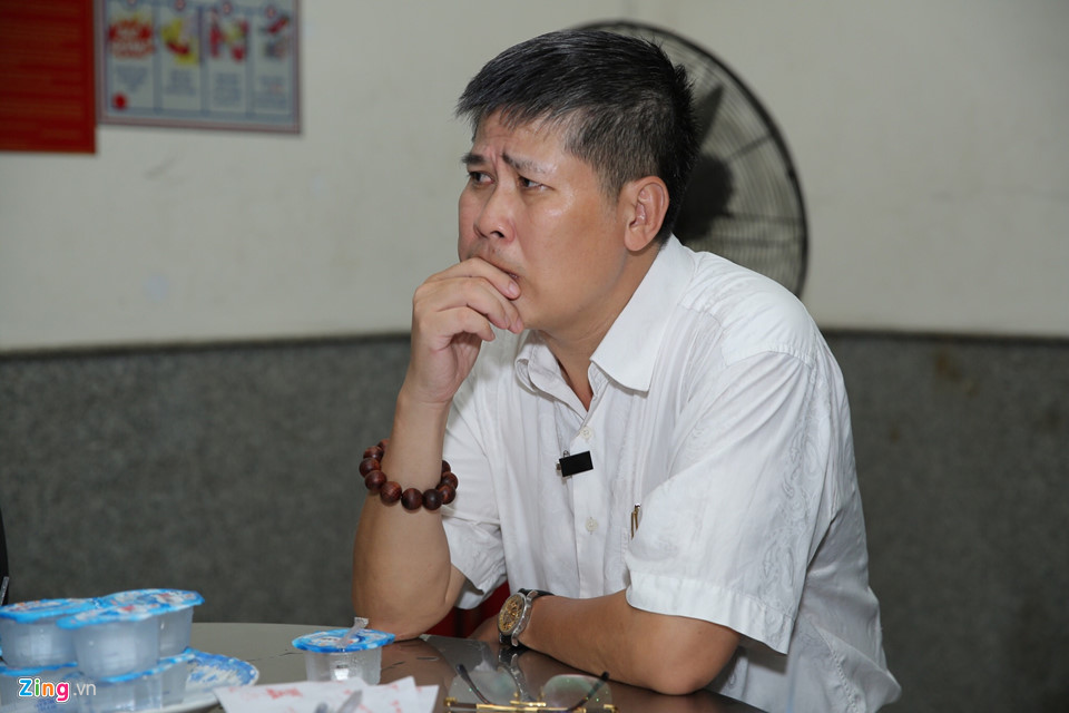 Phi Nhung, Quyền Linh đến viếng nghệ sĩ Thanh Hoàng lúc đêm muộn