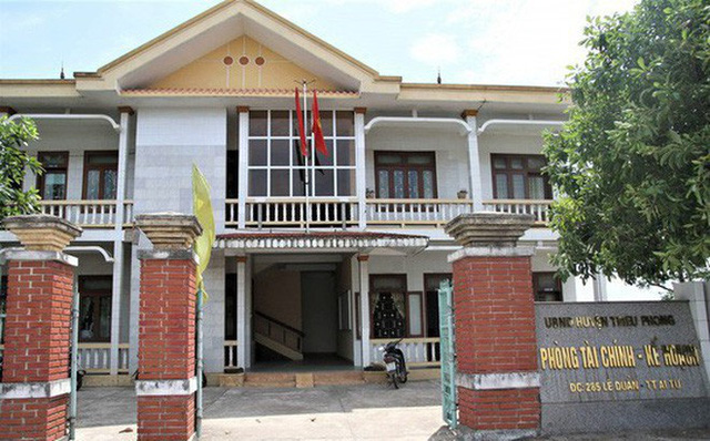 Đồng nghiệp sờ soạng mình chỉ bị phạt 200.000 đồng, nữ kế toán: Tôi quá sốc, bị nhiều người tung tin