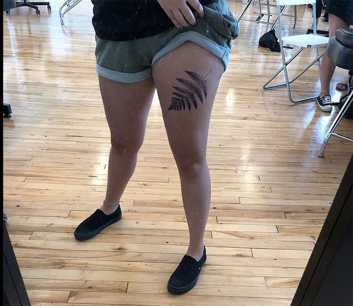 Cô gái sợ kim lần đầu đi xăm: Ngất xỉu sau 3 phút lên thớt, hình xăm dang dở khiến dân mạng cười không nhặt được mồm