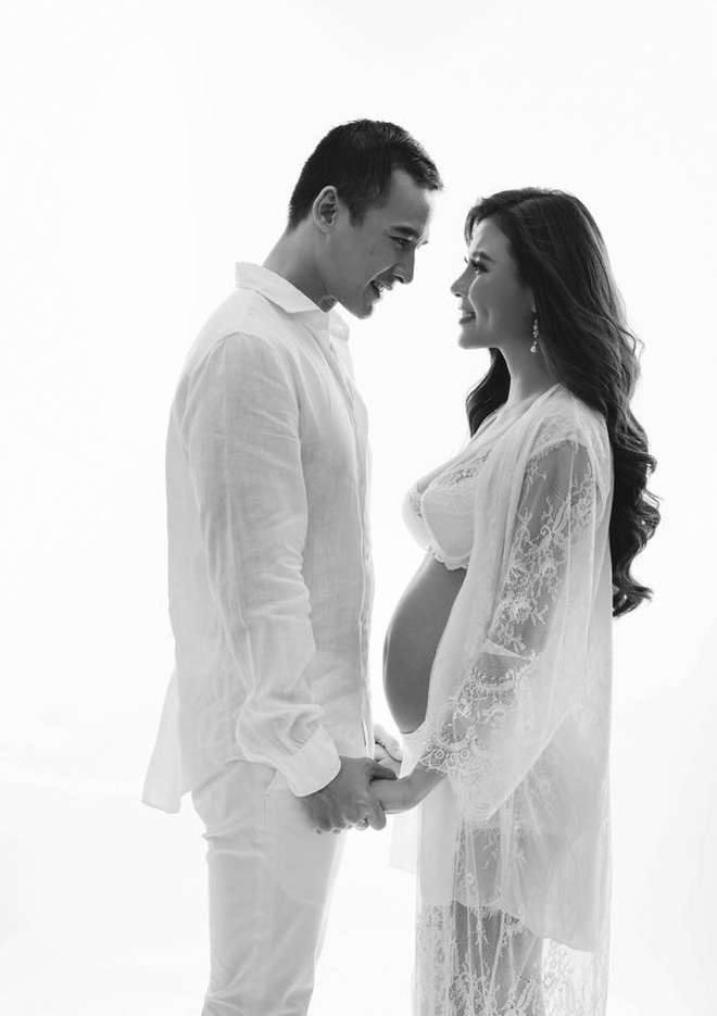 Thúy Diễm công khai con trai đầu lòng với Lương Thế Thành sau một tháng bí mật hạ sinh