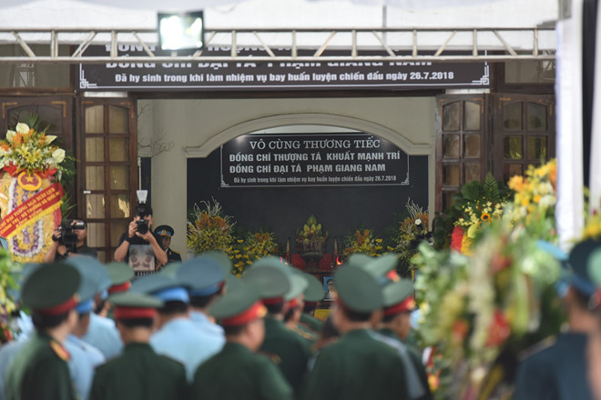 Người thân, đồng đội tiễn đưa hai phi công Su-22