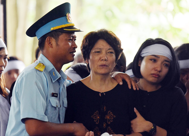 Người thân, đồng đội tiễn đưa hai phi công Su-22