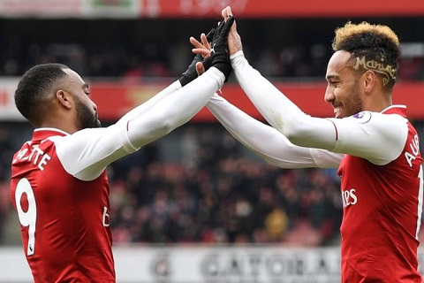 Lacazette không coi Aubameyang là kẻ thù