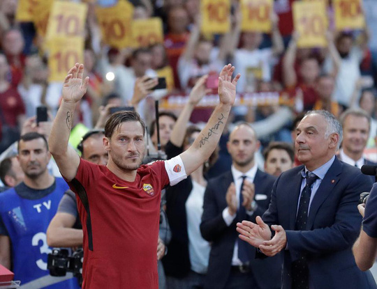 Bị lật kèo tức tưởi, Roma đòi Barca đền bù bằng Messi