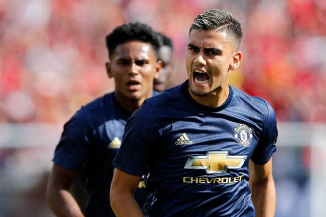 Shaqiri ghi bàn đẹp, Liverpool đè bẹp MU trên đất Mỹ