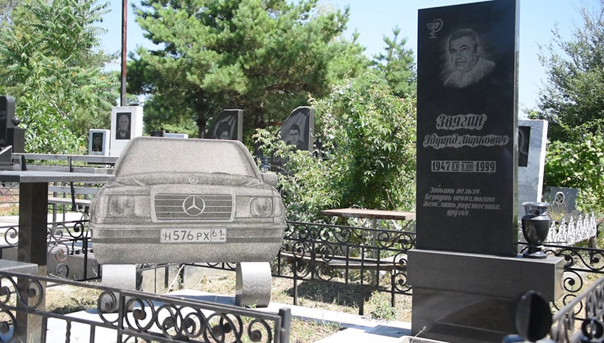 Bia mộ tráng lệ của trùm mafia Nga: Xa hoa đến lúc yên nghỉ