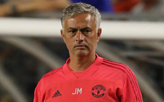 CĐV M.U đòi sa thải Mourinho CĐV M.U đòi sa thải Mourinho