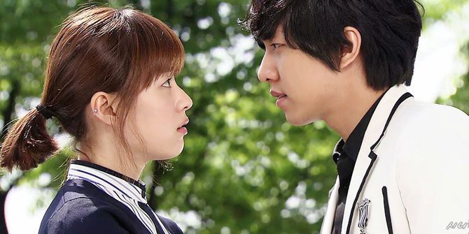 Trước mặt giặt đồ cho vợ, sau lưng lén lút hẹn gái đi nhà nghỉ, vợ bình tĩnh cho chồng chọn gia đình hoặc nhân tình (P2)