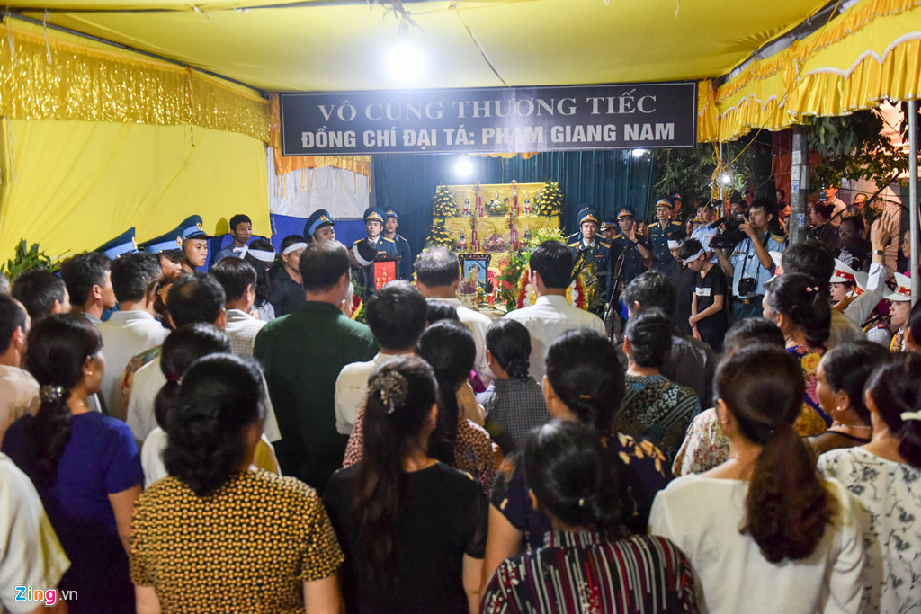 Vợ phi công Su-22: Bố con là siêu anh hùng