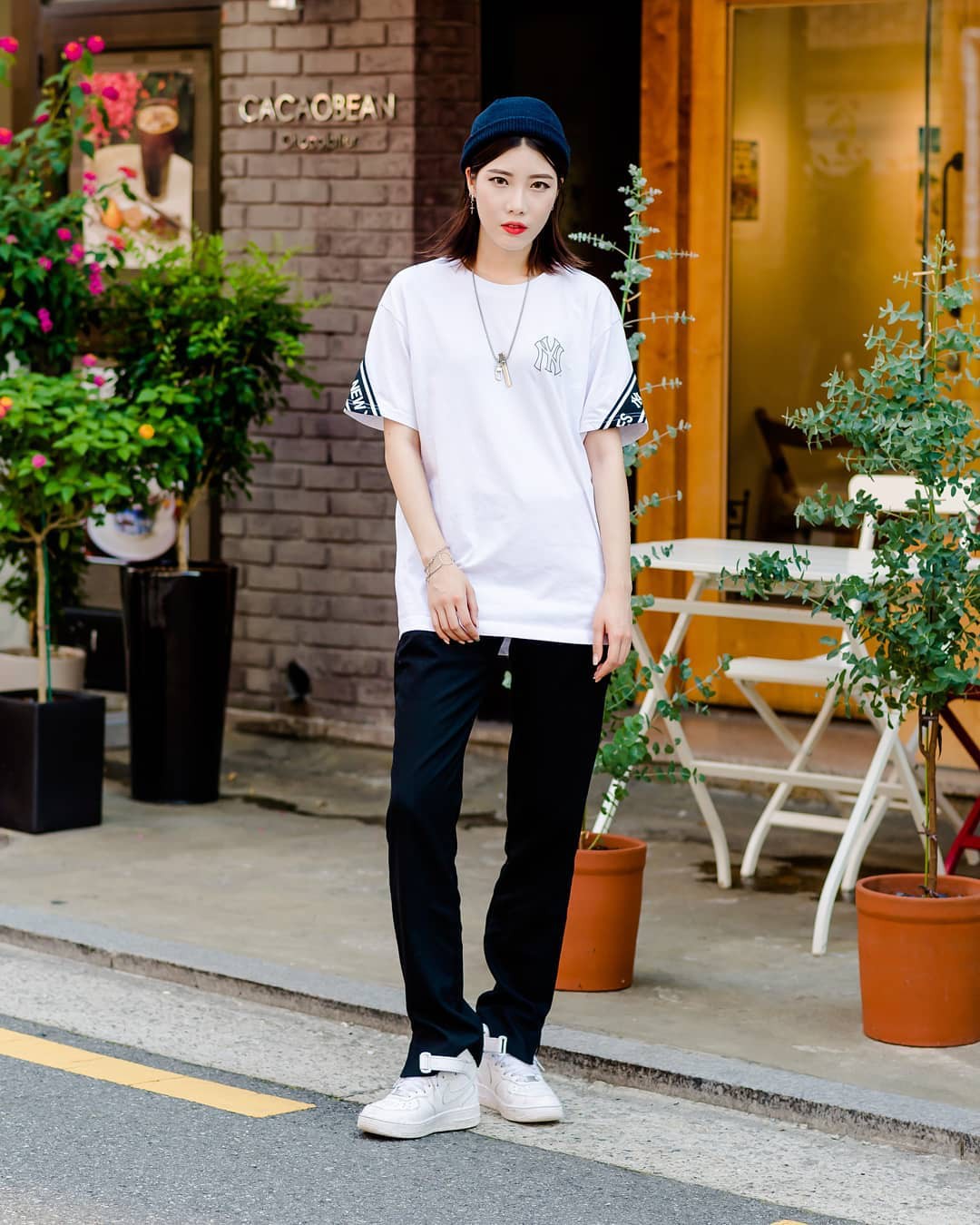 Chơi street style đỉnh như giới trẻ Hàn: diện toàn item đơn giản, thoải mái nhưng vẫn cool không để đâu cho hết