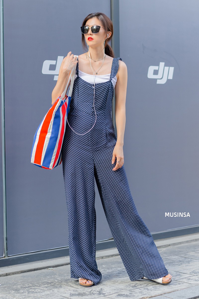 Chơi street style đỉnh như giới trẻ Hàn: diện toàn item đơn giản, thoải mái nhưng vẫn cool không để đâu cho hết