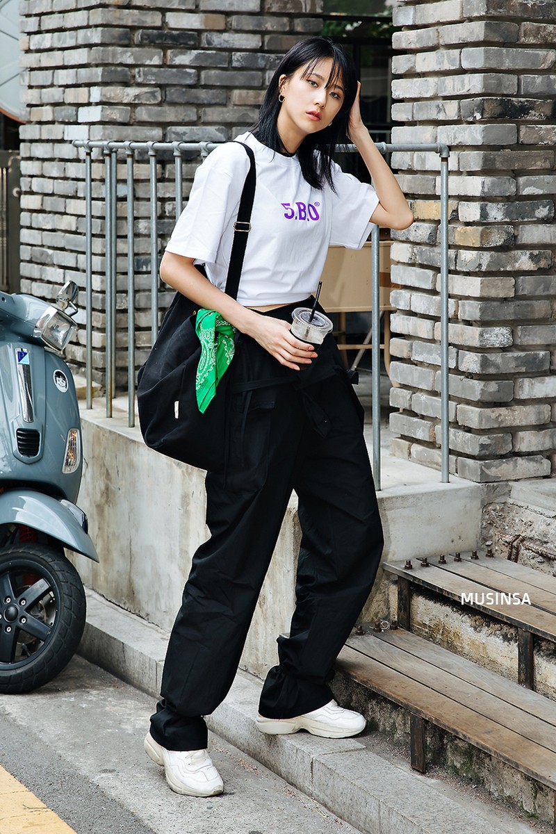 Chơi street style đỉnh như giới trẻ Hàn: diện toàn item đơn giản, thoải mái nhưng vẫn cool không để đâu cho hết