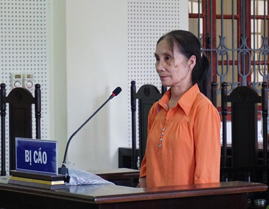 Cô giáo nghỉ hưu chê lương thấp, bán học sinh cũ 19 tuổi sang Trung Quốc lấy chồng với giá 180 triệu đồng