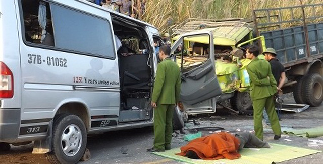 Xót lòng những vụ xe đám cưới gặp nạn: Đại hỷ thành đại tang