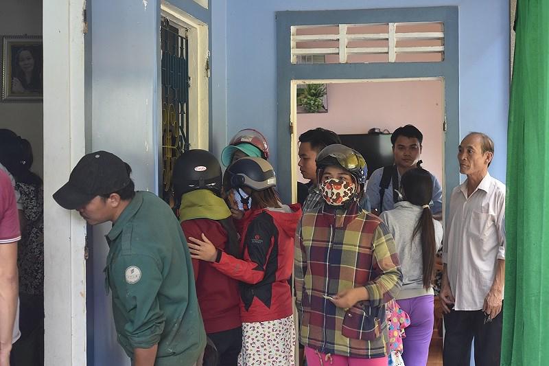 Cô dâu khóc nghẹn bên thi thể chồng: Chồng ơi! Đáng lẽ hôm nay em làm cô dâu cơ mà...