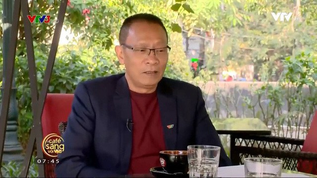 MC Lại Văn Sâm tiết lộ từng bị đánh vì cãi bố làm thẩm phán và ra bán hàng ở chợ Đồng Xuân cho mẹ vợ MC Lại Văn Sâm tiết lộ từng bị đánh vì cãi bố làm thẩm phán và ra bán hàng ở chợ Đồng Xuân cho mẹ vợ