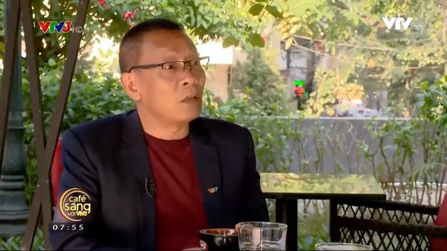 MC Lại Văn Sâm tiết lộ từng bị đánh vì cãi bố làm thẩm phán và ra bán hàng ở chợ Đồng Xuân cho mẹ vợ MC Lại Văn Sâm tiết lộ từng bị đánh vì cãi bố làm thẩm phán và ra bán hàng ở chợ Đồng Xuân cho mẹ vợ