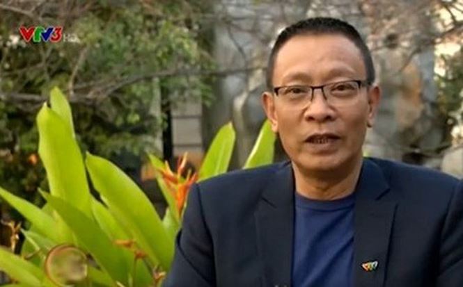 MC Lại Văn Sâm tiết lộ từng bị đánh vì cãi bố làm thẩm phán và ra bán hàng ở chợ Đồng Xuân cho mẹ vợ MC Lại Văn Sâm tiết lộ từng bị đánh vì cãi bố làm thẩm phán và ra bán hàng ở chợ Đồng Xuân cho mẹ vợ