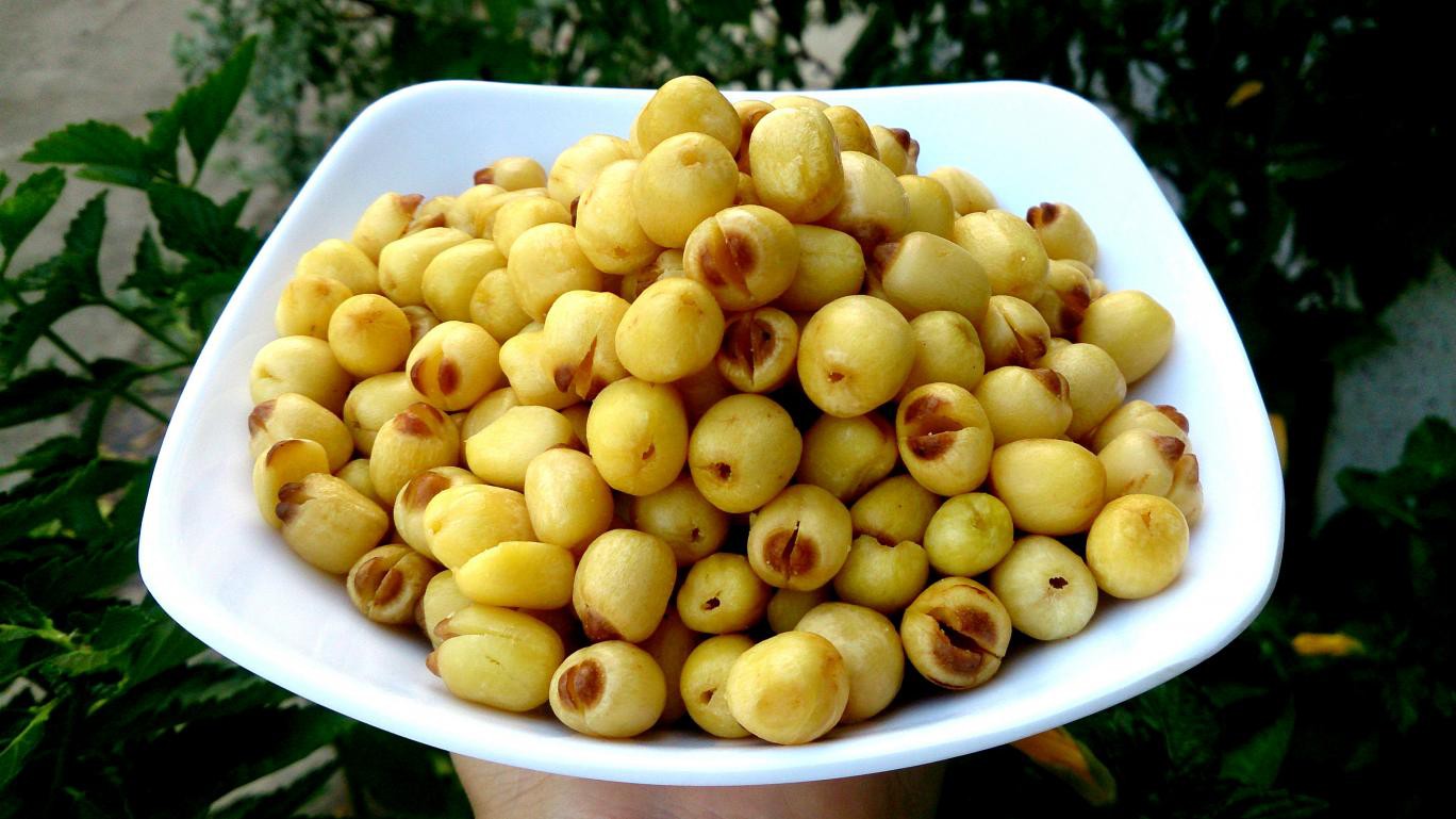 Hạt sen ngon, bổ nhưng khi ăn không được bỏ qua những lưu ý này nếu không muốn hại thân