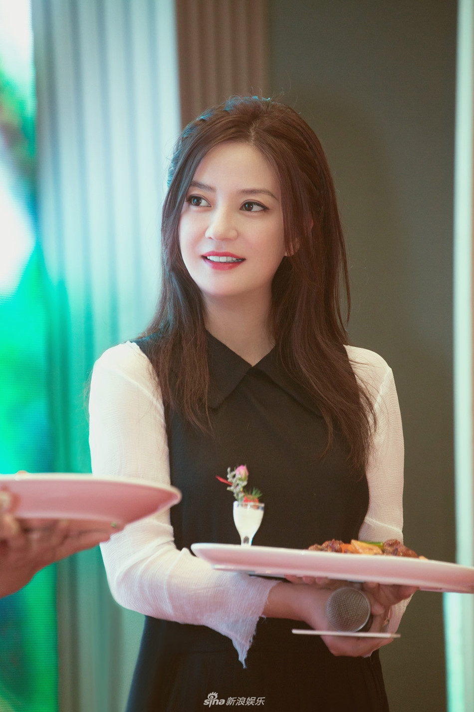 Sao Hoàn Châu cách cách: Kẻ tù tội, người vướng bê bối luật pháp