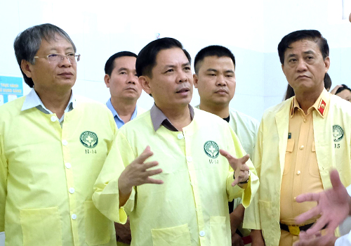 Hai người sống sót trong vụ xe rước dâu đấu đầu container đã hồi tỉnh