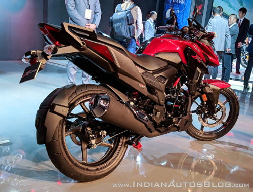 Honda X-Blade 160: Giá mềm, đối thủ nặng ký của Suzuki Gixxer 150