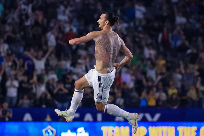 Ibrahimovic cởi phăng áo sau hat-trick lội ngược dòng cho LA Galaxy