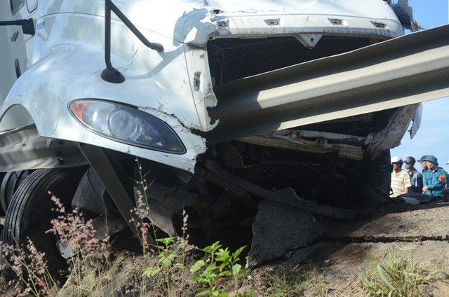 Hiện trường kinh hoàng vụ tai nạn khiến chú rể và 12 người đi rước dâu tử vong ở Quảng Nam