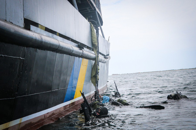 Người nhái Ukraine tập luyện tấn công Crimea: Đừng thách thức hệ thống phòng thủ Nga!