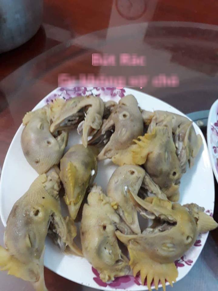 Khoe bố đảm vào bếp làm cơm nhưng mở vung nồi ra thì cả nhà hết hồn khi thấy thành quả