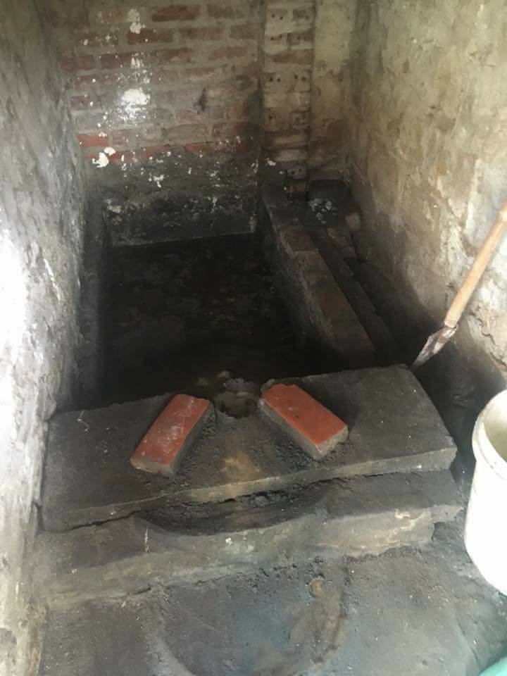 Về ra mắt nhà chồng tương lai, gặp ngay bệ xí xổm kê 2 hòn gạch làm chỗ ngồi, hội chị em hỏi nhau sẽ tính sao?