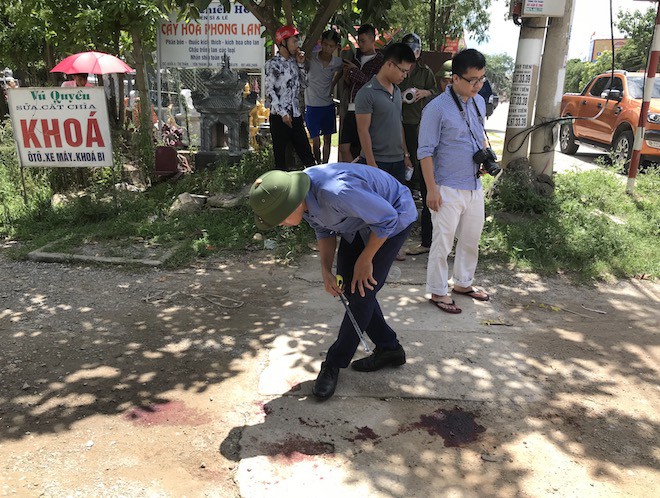 Đuổi đánh người, nam thanh niên bị đâm thấu tim ở ngã ba đường