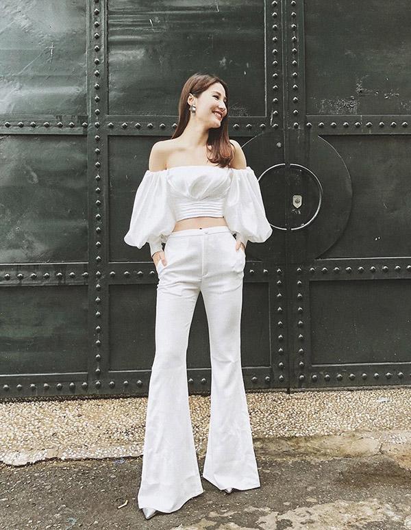 Kiểu đồ mặc vào là ngực bốc hơi nhưng sao Việt vẫn mê tít suốt mùa hè