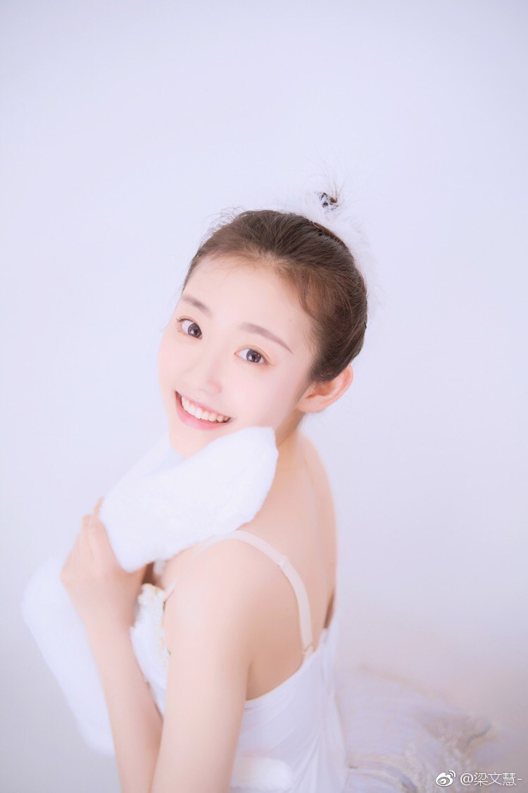 Hoa khôi của ngôi trường đào tạo minh tinh Châu Á: Xinh xắn, đáng yêu, cười 1 phát là đốn tim bao chàng trai