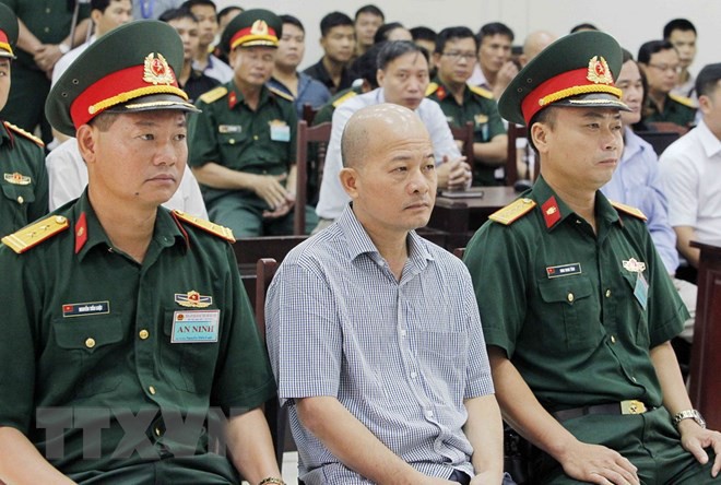 Nhiều lần đút bằng giả vào hồ sơ để thăng tiến, Út trọc vẫn khai... không biết