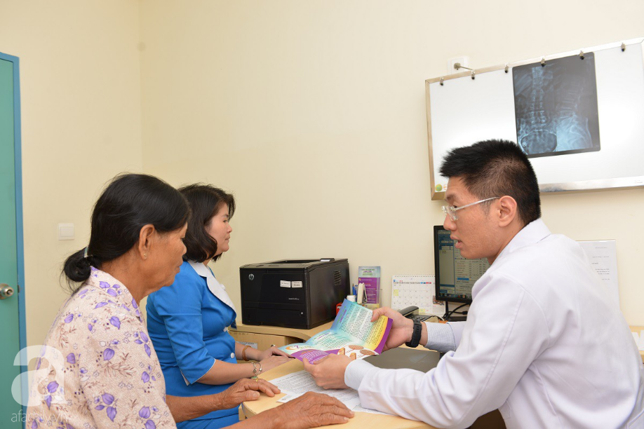 Nữ bệnh nhân nằm liệt giường, nhiễm trùng máu toàn thân vì tùy tiện làm việc này chữa đau khớp