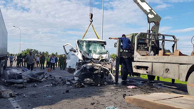 Phó Thủ tướng yêu cầu công an điều tra vụ tai nạn 13 người chết