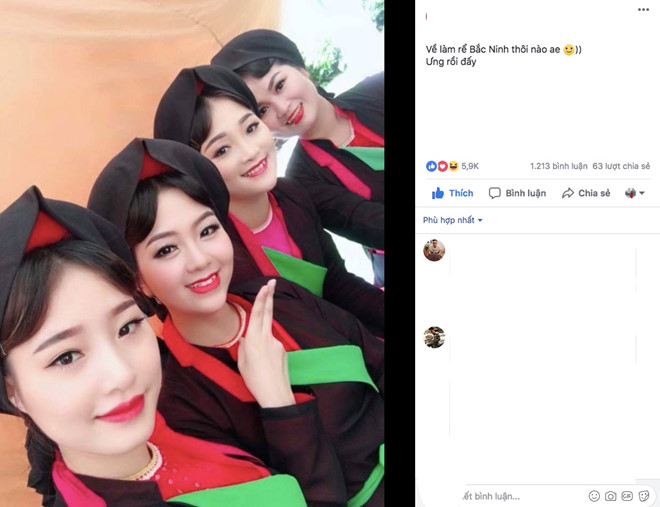 Dàn thiếu nữ được khen xinh đẹp khi mặc áo tứ thân, chít khăn mỏ quạ