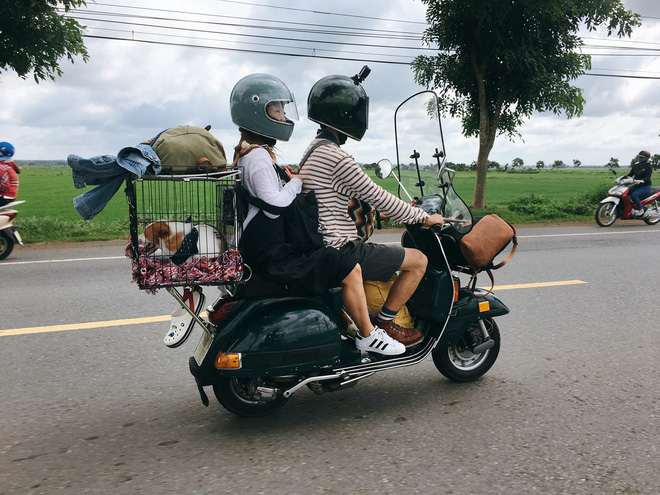Chàng trai Sài Gòn chế lồng trên xe Vespa cho thú cưng đi phượt Chàng trai Sài Gòn chế lồng trên xe Vespa cho thú cưng đi phượt