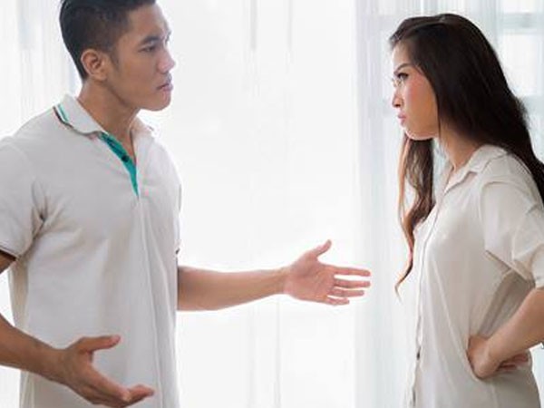 Sai lè nhưng vẫn bắt vợ gọi bố mẹ đẻ sang xin lỗi và dạy dỗ lại con gái, cô vợ cứng nhất năm xử đẹp khiến chồng nghẹn họng