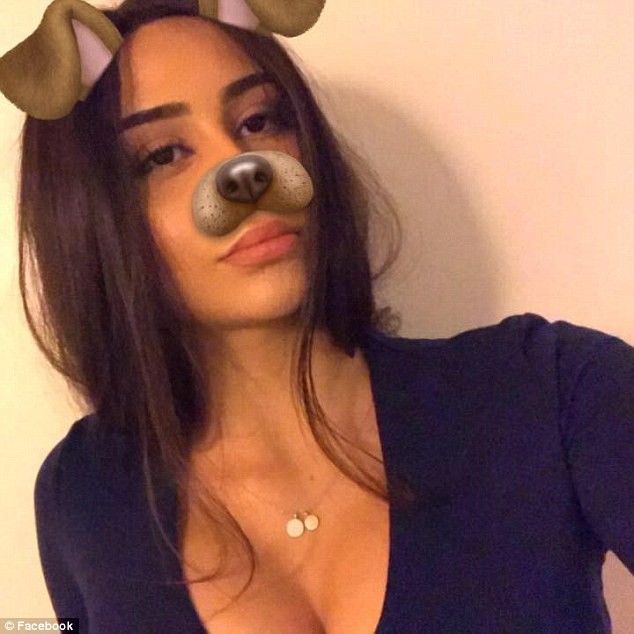 Sang thăm nhà bạn, người hàng xóm phát hiện tờ giấy nhắn lạnh sống lưng trên cửa trước và hai mẹ con đã chết trong chiếc xe đỗ ở sân sau