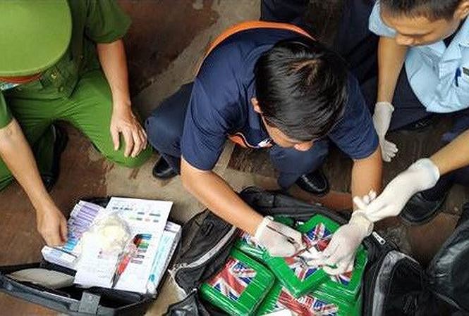 Hải quan nói gì vụ giấu 100 bánh cocaine trong container thép Pomina?